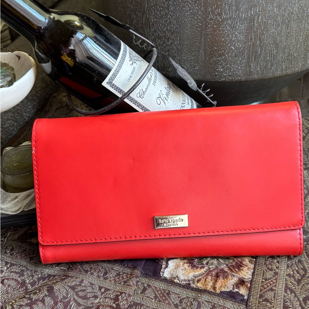 Authentic Kate Spade Smooth leather Lg travel trifold wallet